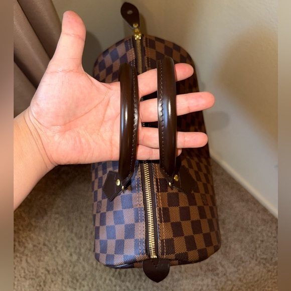 SOLD.  EUC authentic LOUIS VUITTON Damier Ebene Speedy 30 - Picture 5 of 13